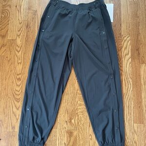 Lululemon tear away mid rise track pant size 8 nwt